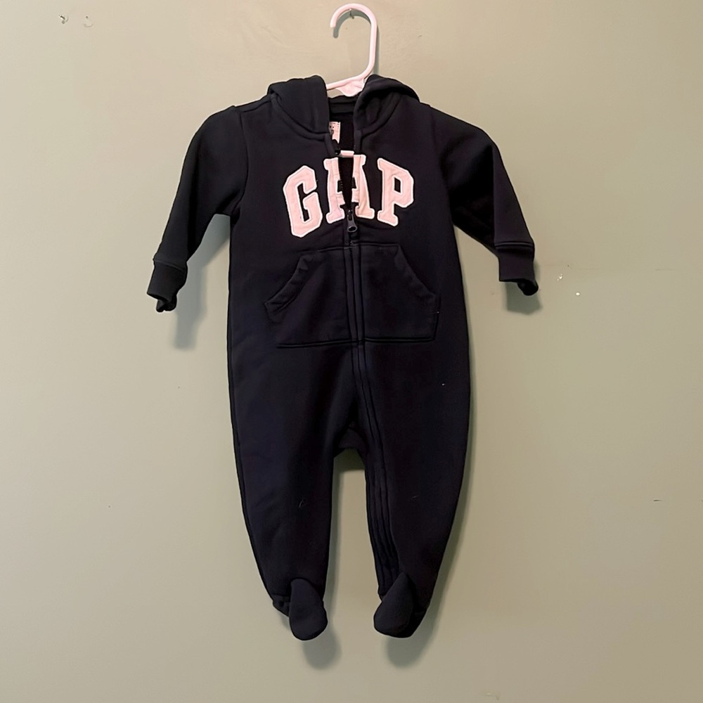 Gap onesie sweatshirt material 3-6m